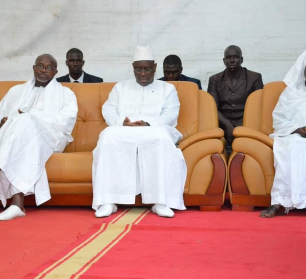 Présentation de condoléances : Macky Sall et Ousmane Sonko chez Alioune Badara Cissé, suite au décès de son fils.