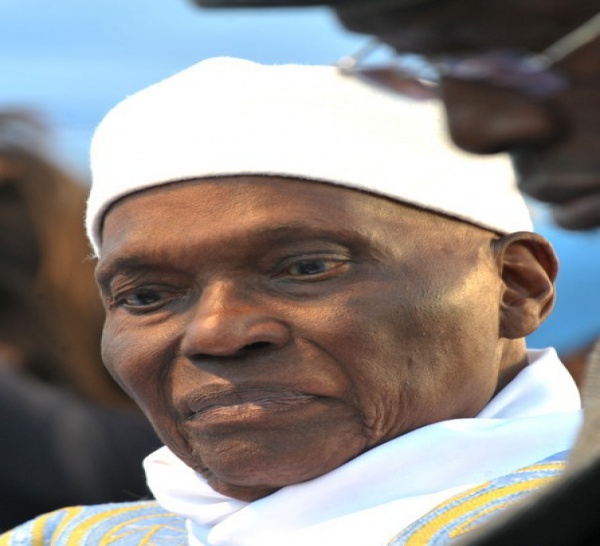 Dernière minute: 12h15: le candidat Abdoulaye Wade sur le point de rallier son bureau de vote au Point E