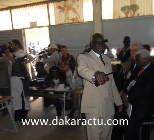 Le préfet de Dakar venu mettre de l'ordre avant l'arrivée de Wade dans son bureau de vote