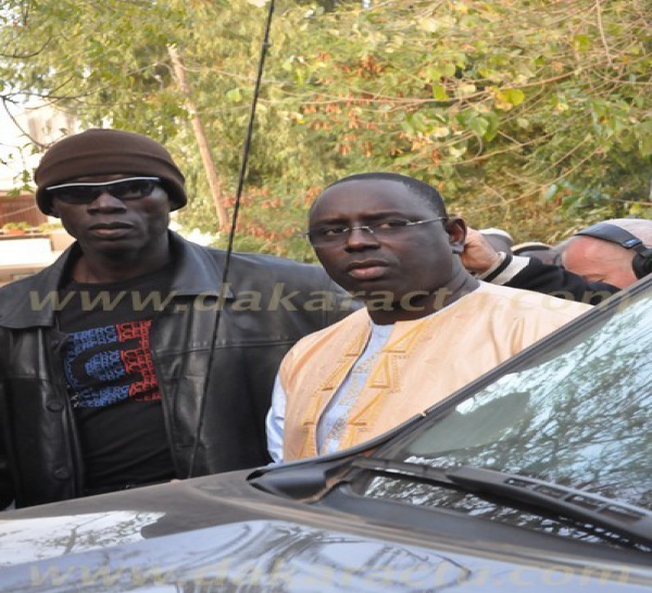 Arrivée de Macky Sall chez Amadou Mahtar Mbow après la course aux obstacles