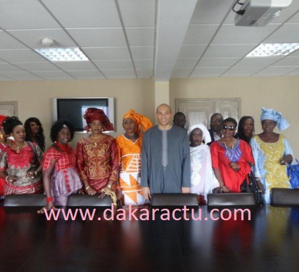 Karim Wade reçoit les coiffeuses du Sénégal