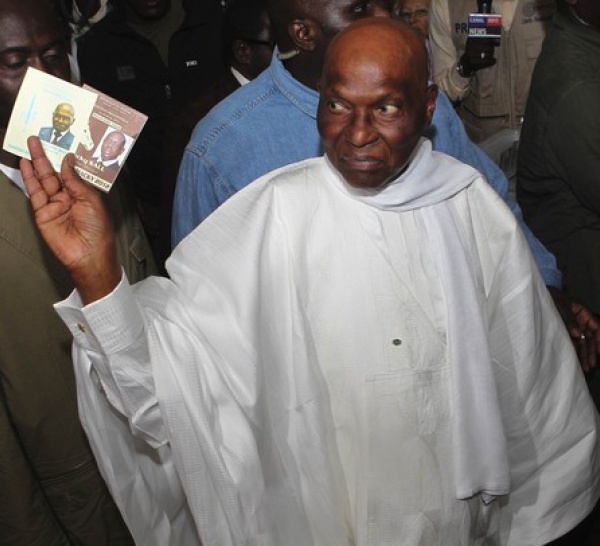 Dernière minute: Abdoulaye Wade vient d'appeler Macky Sall pour le féliciter.