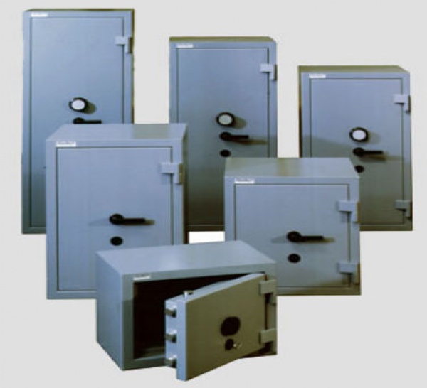 5 coffres-forts déménagés de la résidence de l'ambassadeur du Sénégal à Paris.