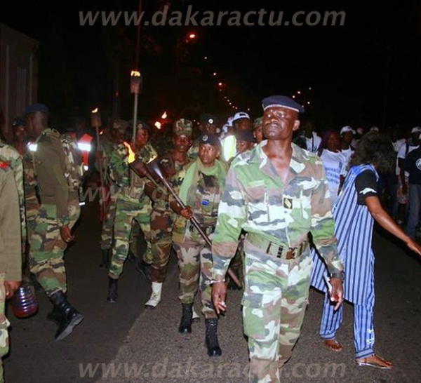 Retraite aux flambeaux: Macky Sall reçoit les honneurs de l’armée (TEXTE &amp; PHOTOS)