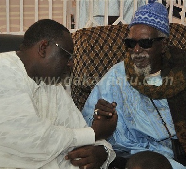 Transhumance ? En visite à Touba, Macky Sall accueilli par les responsables libéraux locaux.