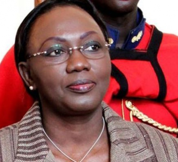 Aminata Tall annule 150 contrats spéciaux de l'ancien régime.