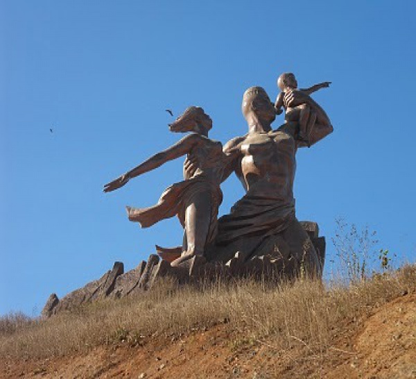 Entretien du monument de la Renaissance : 50 à 75 millions par mois.