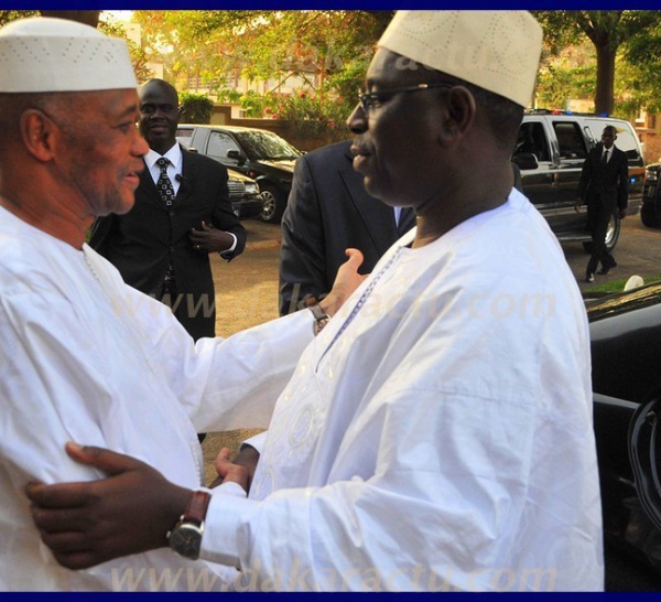 Le président de la République, Macky Sall, a rendu visite à l'ex-président du Mali, Amadou Toumani Touré (PHOTOS)