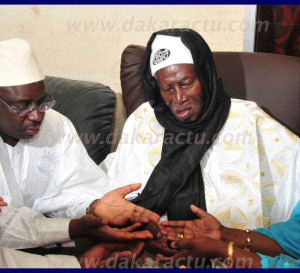 Regardez les photos de la visite du président de la République Macky Sall chez le khalife des layènes