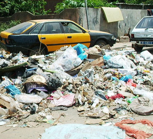 Dakar: la belle aux pieds sales