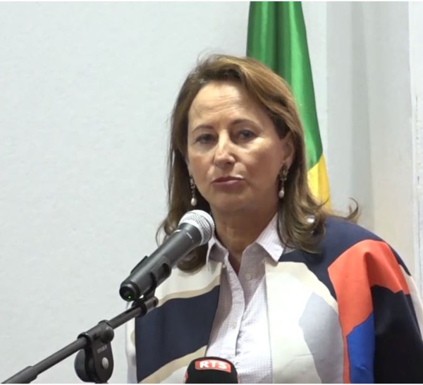   France -Pour avoir critiqué la politique du gouvernement sur la réforme des retraites : Ségolène Royal démise de ses fonctions d'ambassadrice des pôles.