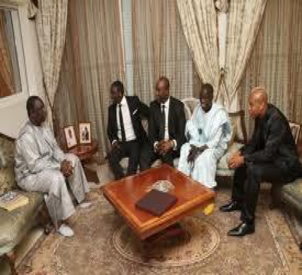 Rencontre entre Akon et Macky Sall sur la question de l'électricité.