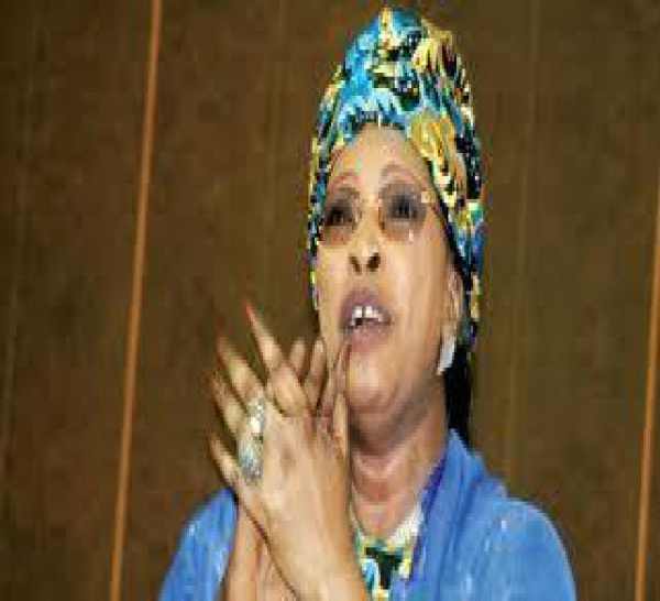 Awa Diop à Wade: "Lu la daal rek yako tek sa bopp."