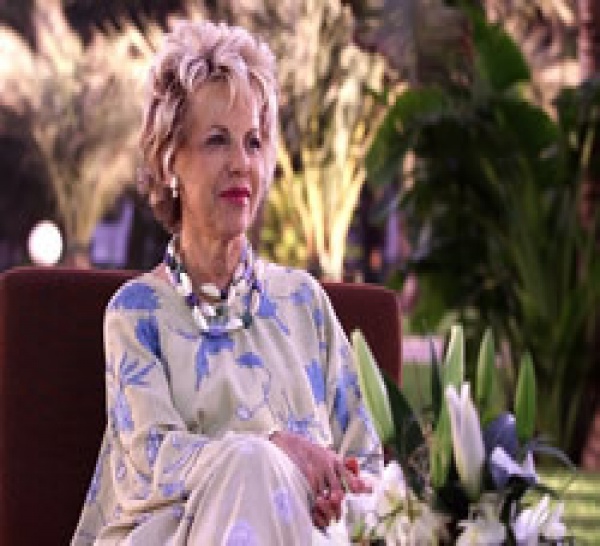 Insolite: Viviane Wade perd son sang froid au centre de vote.