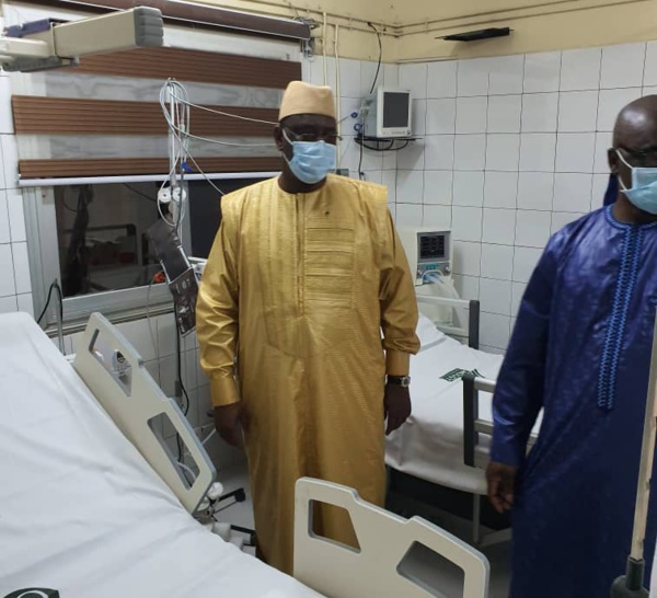 COVID-19 : Le président Macky Sall effectue une visite surprise à l’hôpital Général de Grand-Yoff.