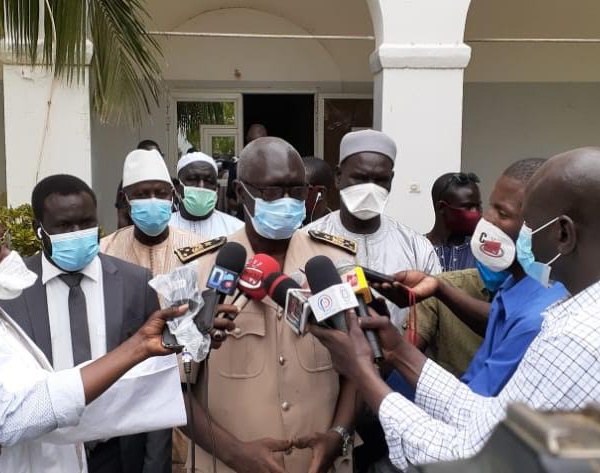 Lutte contre le Covid-19 : Mbaye Guèye EMG fait un don de matériel, vivres et autres d’une valeur de 60 millions.