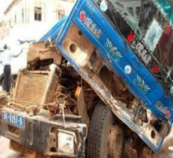 40 morts en une semaine: le gouvernement des "aay gaaf".