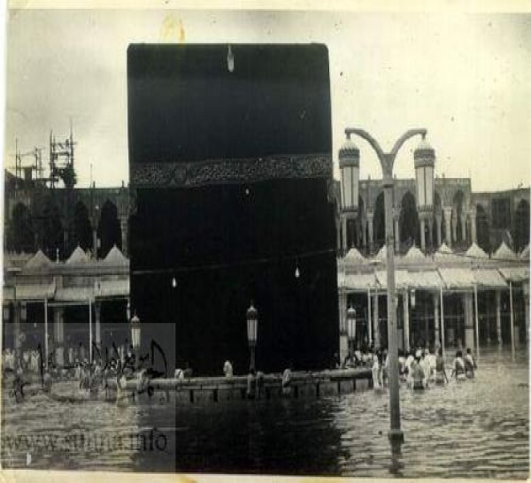 Images de la Kaaba lors de l'inondation de l'an 1365 de l'Hégire