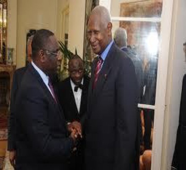 Macky Sall veut honorer Abdou Diouf.