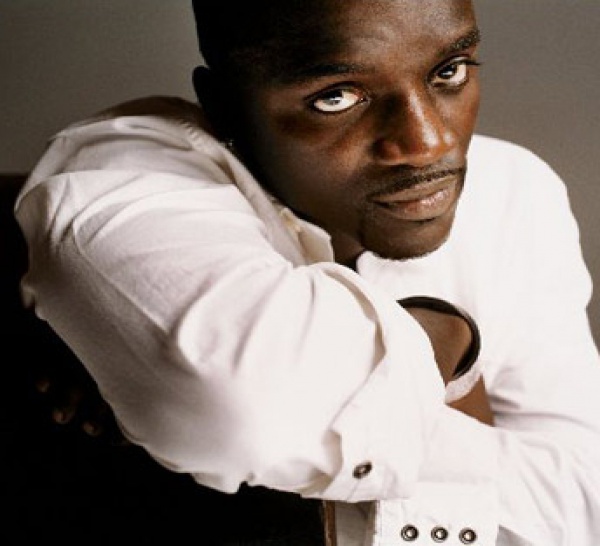 Gestion des inondations: Akon offre...