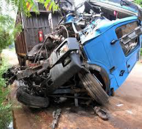 Accident spectaculaire à Nguékhokh