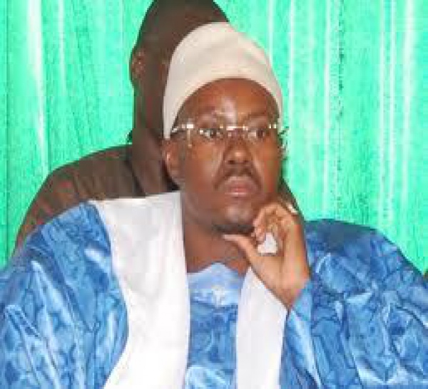 Cheikh Yérim Seck reçoit la visite de trois émissaires de Serigne Bass Abdou Khadre.