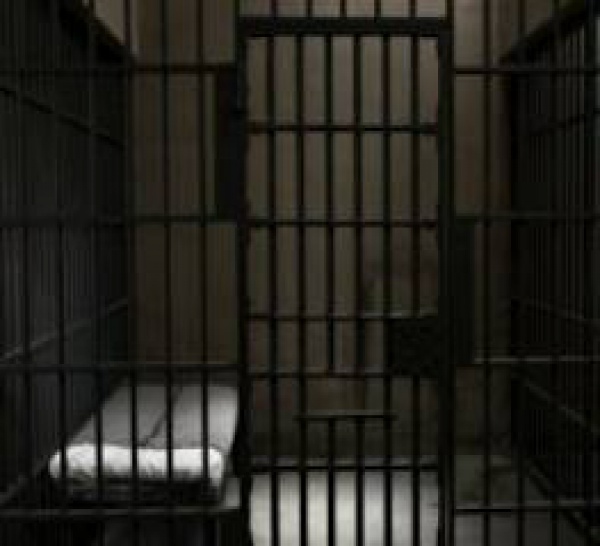 Un prisonnier profite d'une extraction pour se faire la belle.