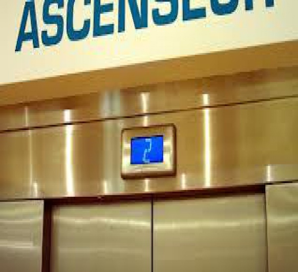 Insolite : quatre ministres bloqués dans un ascenseur du building administratif.