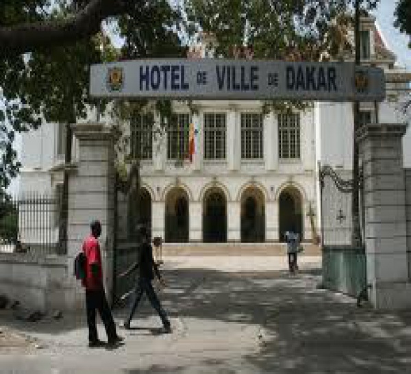 Le Daf de la marie de Dakar dans de beaux draps.