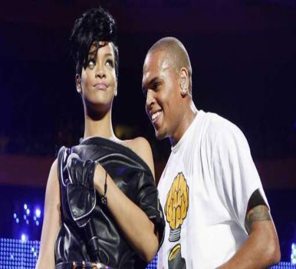 Le père de Rihanna encourage son ex violent à l'épouser