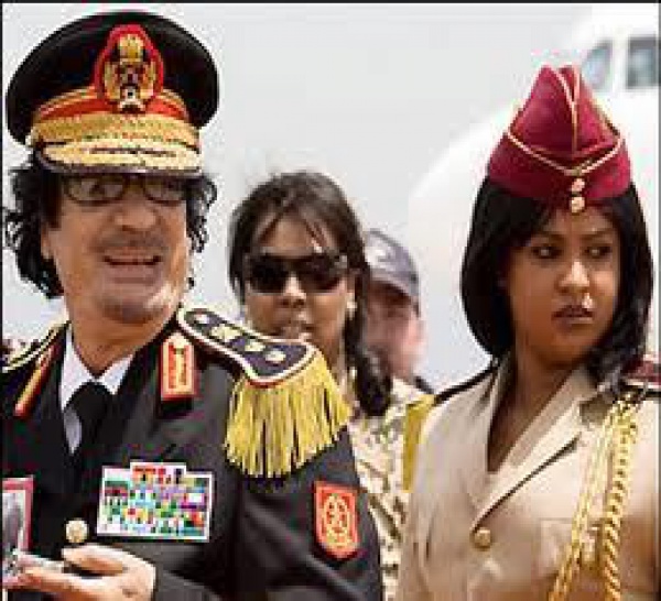 Les goûts sexuels de Khadafi font l'objet d'un livre.