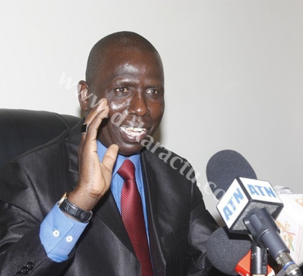Le Procureur Spécial de la Cour de Répression confirme Dakar Actu : "Il n' y'a pas de mandat d'arrêt international contre Karim Wade, mais il est convoqué le jeudi 15 Novembre prochain!"