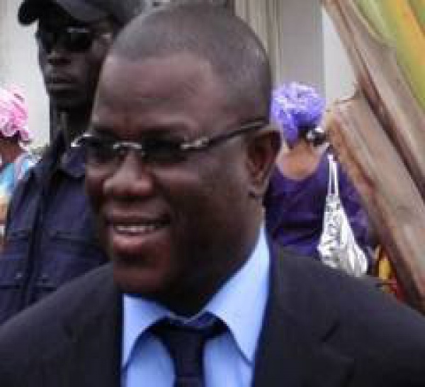 Abdoulaye Baldé venu soutenir Karim Wade devant les locaux de la gendarmerie de Colobane.