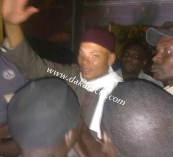 3 heures 31 minutes, la sortie de Karim Wade des locaux de la Section de recherches. (Images)