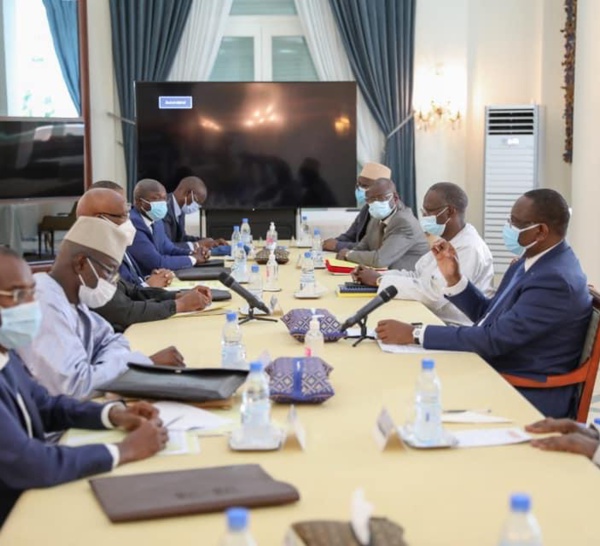 INONDATIONS AU SÉNÉGAL : Macky Sall offre 3 milliards aux populations.