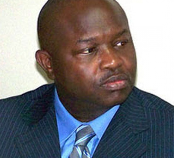 Tender se démarque d'Alioune Badara Cissé.