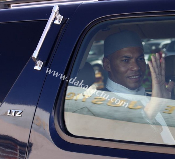 En images, Karim Wade à sa sortie du bureau du Doyen des juges.