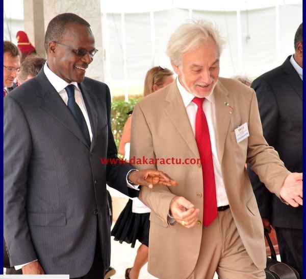 Ousmane Tanor Dieng est sur ces images en compagnie de Gérard Sénac, Président Directeur Général du Groupe Eiffage Sénégal