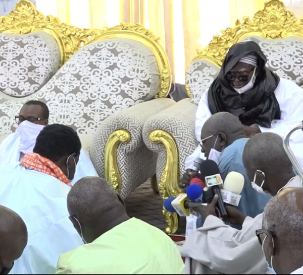(VIDÉO) TOUBA - Le Khalife visite la salle de conférence érigée par la famille  de Serigne Cheikh Issa Diéne.