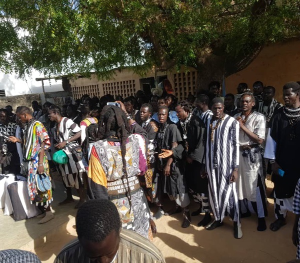 PORT DES MASQUES À TOUBA / La distribution officiellement confiée aux Baay-Fall par le Khalife Général des Mourides...