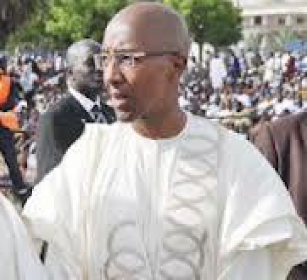 Abdoul Mbaye lâché par son véhicule !