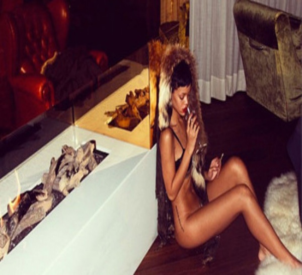 Sexy : Rihanna pose nue sur deux clichés publiés par une amie