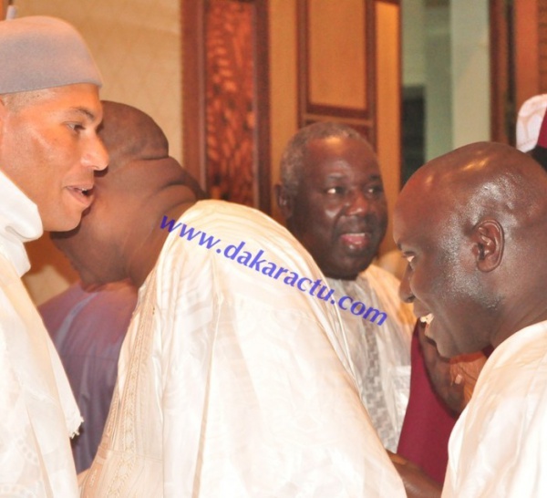 King Fahd Palace : Karim Wade quitte le salon d'honneur pour se réfugier dans la salle de conférence à l'arrivée d'Idrissa Seck.