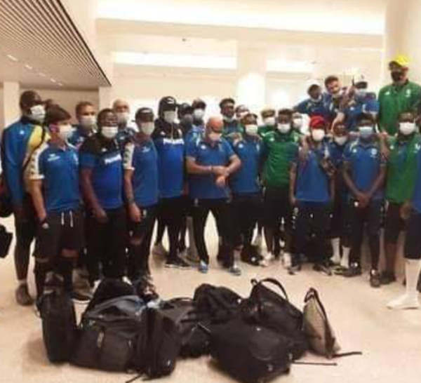 4e journée des éliminatoires CAN 2022 : La délégation Gabonaise bloquée à l'aéroport de Banjul pendant 6h crie au scandale.