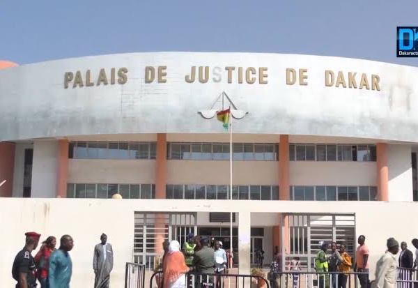 Escroquerie : Le  sous-officier des Douanes, Nguirane Ndiaye et sa femme condamnés à 2 ans ferme, 80 millions alloués à Djily Csb.