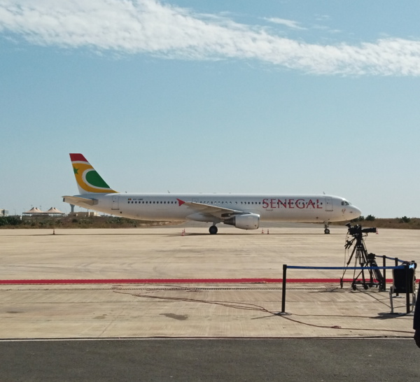 Hommage à Pape Bouba Diop : L'avion qui transporte la dépouille déjà sur le tarmac de l'AIBD.