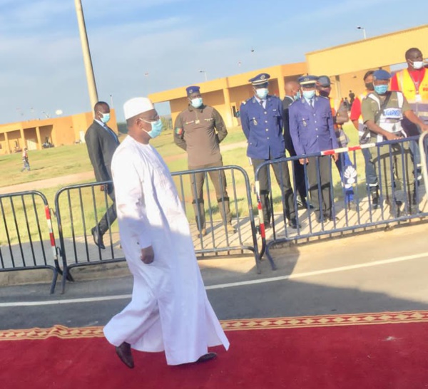 Cérémonie d’hommage à Pape Bouba Diop : Le président Macky Sall est arrivé à l’Aibd.