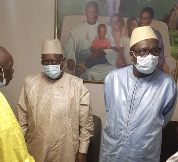 Condoléances : Le président Macky Sall chez Me Ousmane Ngom.