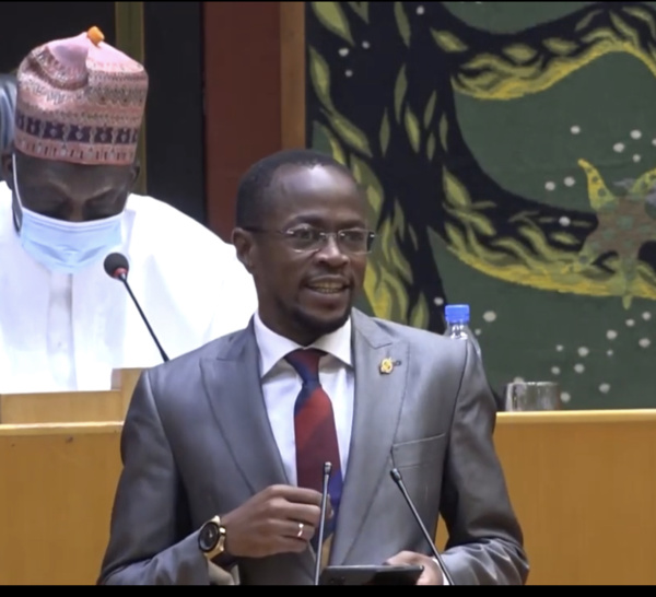 Santé économique / La réponse 'sèche' de Abdou Mbow à Decroix : « Il y a des questions très techniques pour vous... Allez voir les chiffres! »