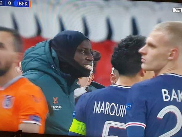 Ligue des Champions : Le match PSG-Basaksehir arrêté pour propos racistes venant du 4eme arbitre.